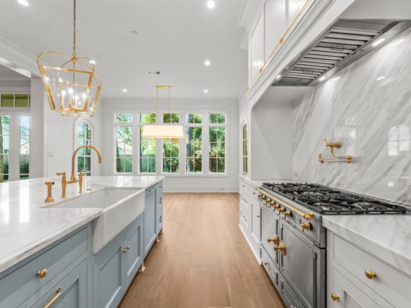 5 Hollymead Drive, The Woodlands TX 77381