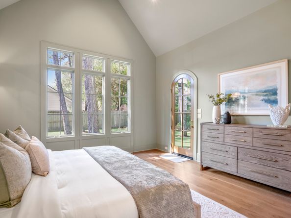 5 Hollymead Drive, The Woodlands TX 77381