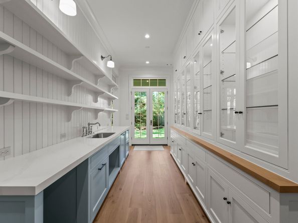 5 Hollymead Drive, The Woodlands TX 77381