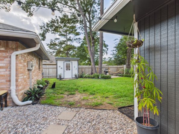 2423 Tinechester Drive, Houston TX 77339