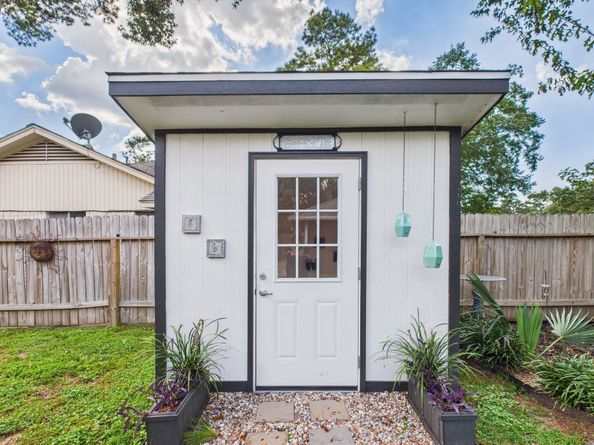 2423 Tinechester Drive, Houston TX 77339
