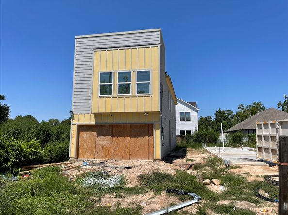 7819 Angus Street, Houston TX 77028