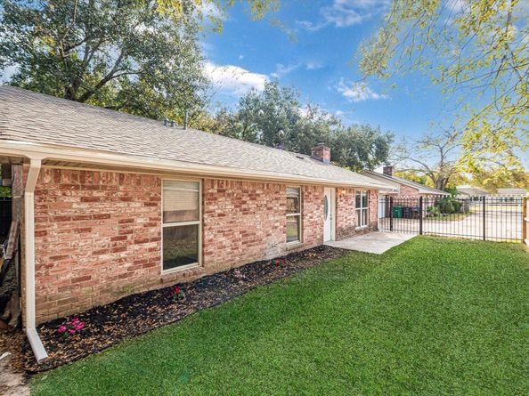 9024 Carousel Lane A and B, Houston TX 77080