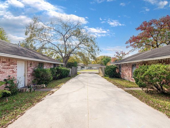9024 Carousel Lane A and B, Houston TX 77080
