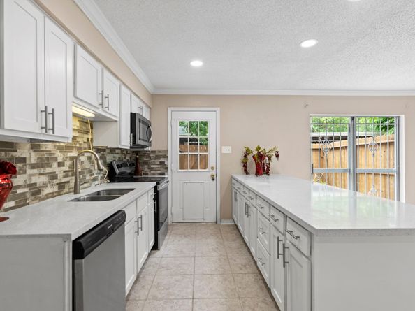 7939 Kendalia Drive, Houston TX 77036