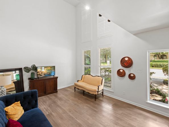 1115 Augusta Drive 26, Houston TX 77057