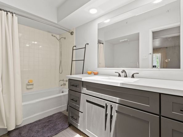 1115 Augusta Drive 26, Houston TX 77057