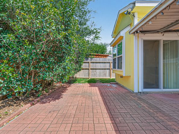 11525 Teaside Drive, Houston TX 77066