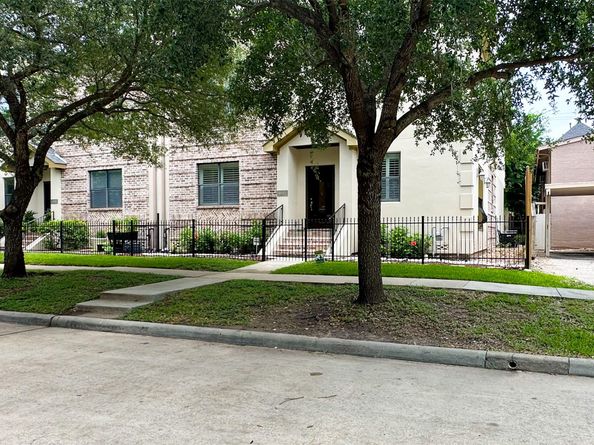 4042 Bellefontaine St, Houston TX 77025