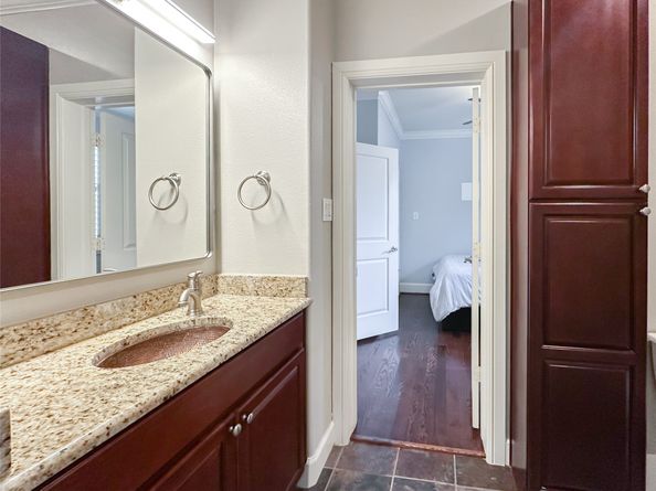 4042 Bellefontaine St, Houston TX 77025