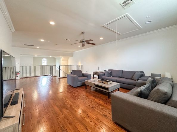 4042 Bellefontaine St, Houston TX 77025