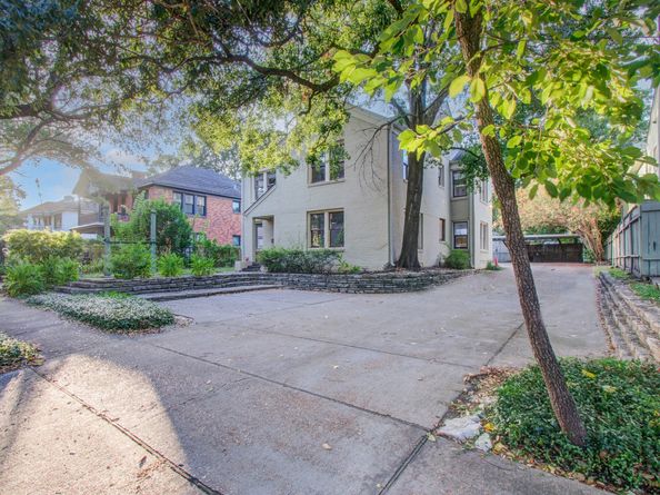 2042 Bissonnet Street, Houston TX 77005