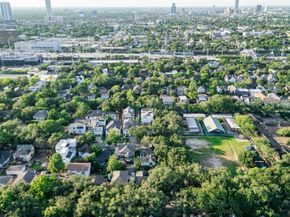 2042 Bissonnet Street, Houston TX 77005