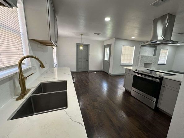 5850 Paisley Street, Houston TX 77096