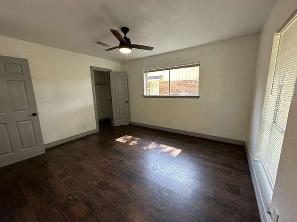 5850 Paisley Street, Houston TX 77096