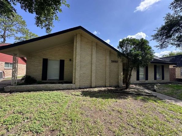 5850 Paisley Street, Houston TX 77096