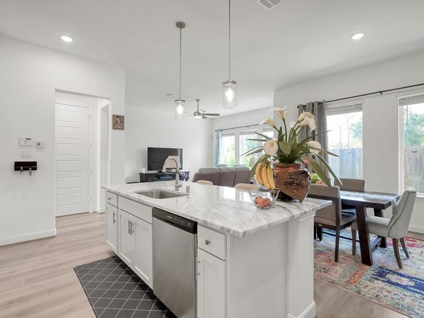 1607 Regents Gate Road, Houston TX 77055