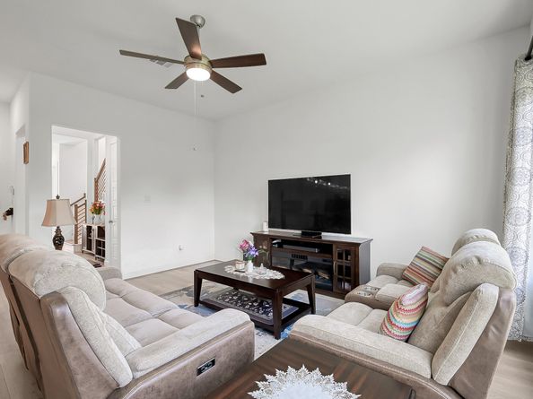 1607 Regents Gate Road, Houston TX 77055