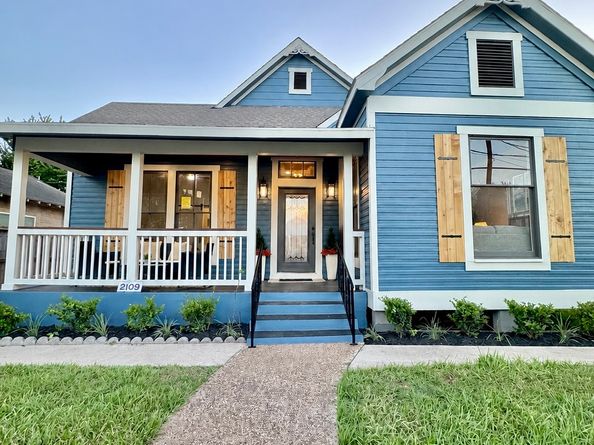 2109 Gentry Street, Houston TX 77009