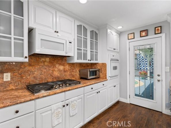8521 Gloria Avenue, North Hills (los Angeles) CA 91343