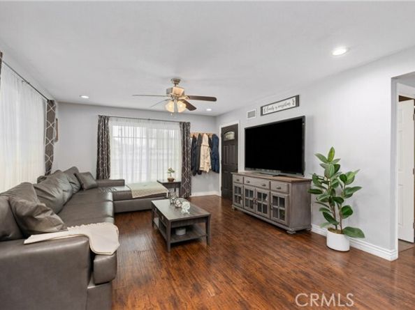 8521 Gloria Avenue, North Hills (los Angeles) CA 91343