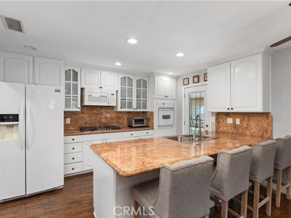 8521 Gloria Avenue, North Hills (los Angeles) CA 91343