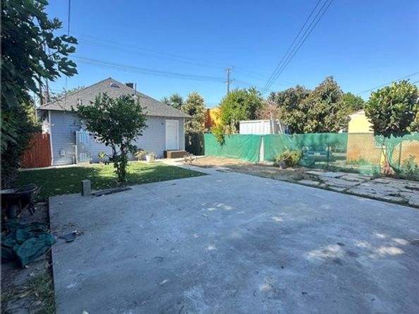 696 E 51st Street, Los Angeles CA 90011