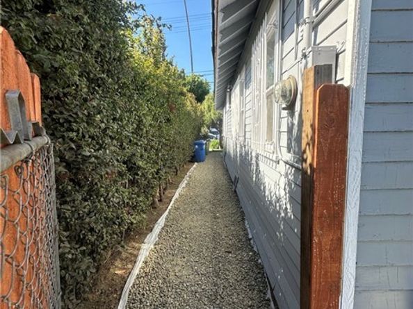 696 E 51st Street, Los Angeles CA 90011
