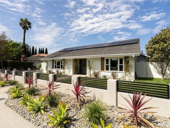 226 Santa Isabel Ave, Costa Mesa CA 92627