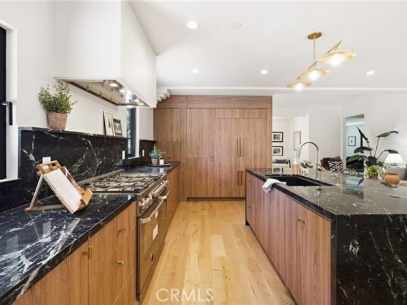 11911 Hartsook, Valley Village CA 91607
