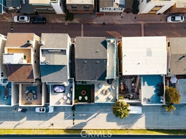 29 Surfside Avenue B, Surfside (seal Beach) CA 90743