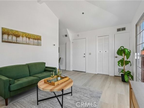 409 Utica A11, Huntington Beach CA 92648