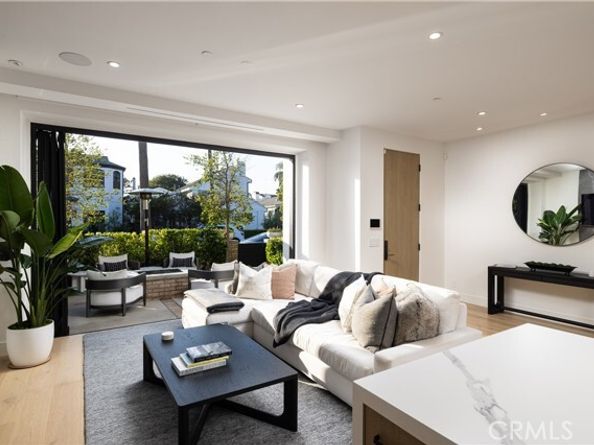 508 Goldenrod Avenue, Corona Del Mar (newport Beach) CA 92625