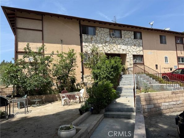 12287 Osborne Street 12, Pacoima (los Angeles) CA 91331