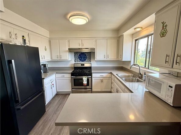12287 Osborne Street 12, Pacoima (los Angeles) CA 91331