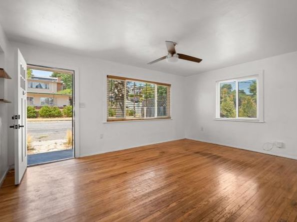 406 S Grape St, Escondido CA 92025