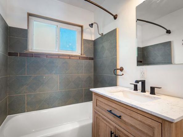 406 S Grape St, Escondido CA 92025