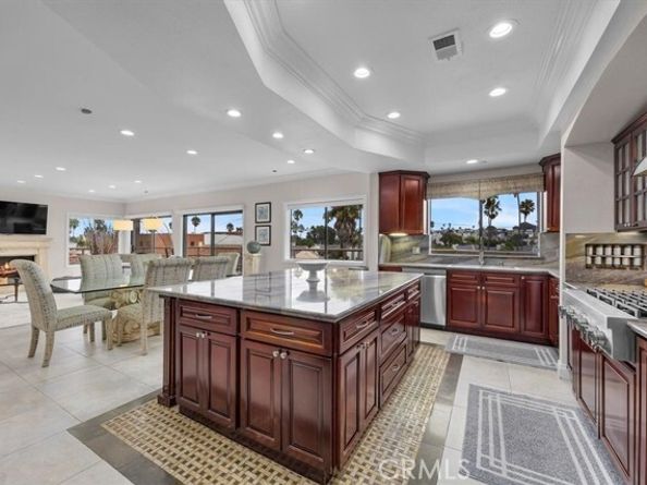 512 Esplanade 303, Redondo Beach CA 90277
