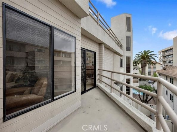 512 Esplanade 303, Redondo Beach CA 90277