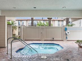 512 Esplanade 303, Redondo Beach CA 90277