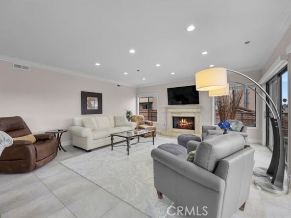 512 Esplanade 303, Redondo Beach CA 90277