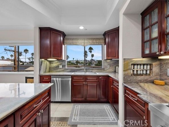 512 Esplanade 303, Redondo Beach CA 90277