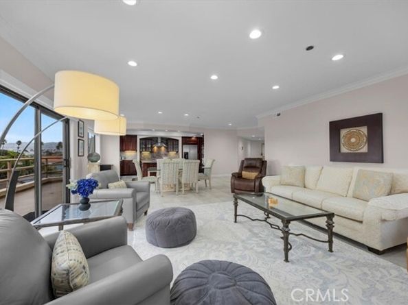 512 Esplanade 303, Redondo Beach CA 90277