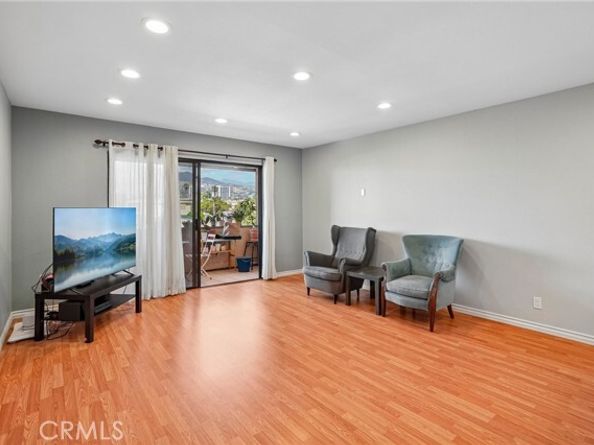 460 Salem 17, Glendale CA 91203