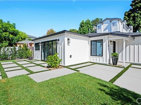 1561 2nd St Street, Manhattan Beach CA 90266