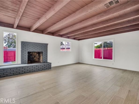 20756 Saticoy Street, Winnetka (los Angeles) CA 91306