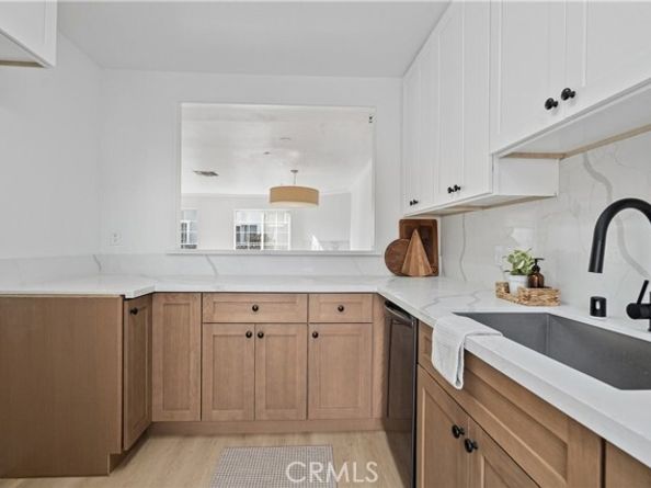 15920 Sherman Way 8, Van Nuys (los Angeles) CA 91406