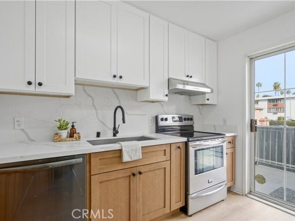 15920 Sherman Way 8, Van Nuys (los Angeles) CA 91406