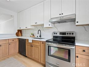 15920 Sherman Way 8, Van Nuys (los Angeles) CA 91406