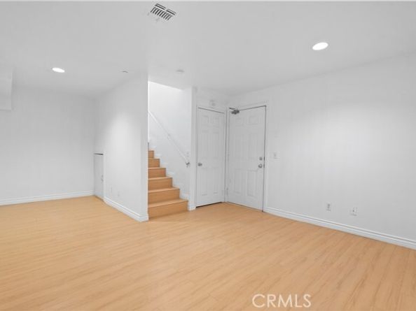 15920 Sherman Way 8, Van Nuys (los Angeles) CA 91406